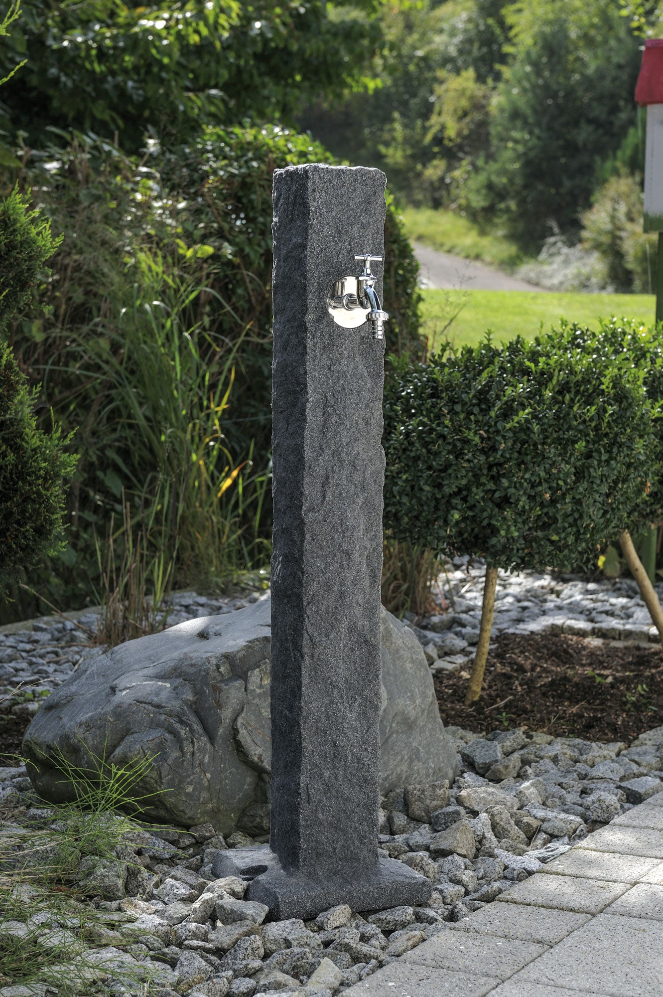 Colonne à eau de jardin NATURA granit noir